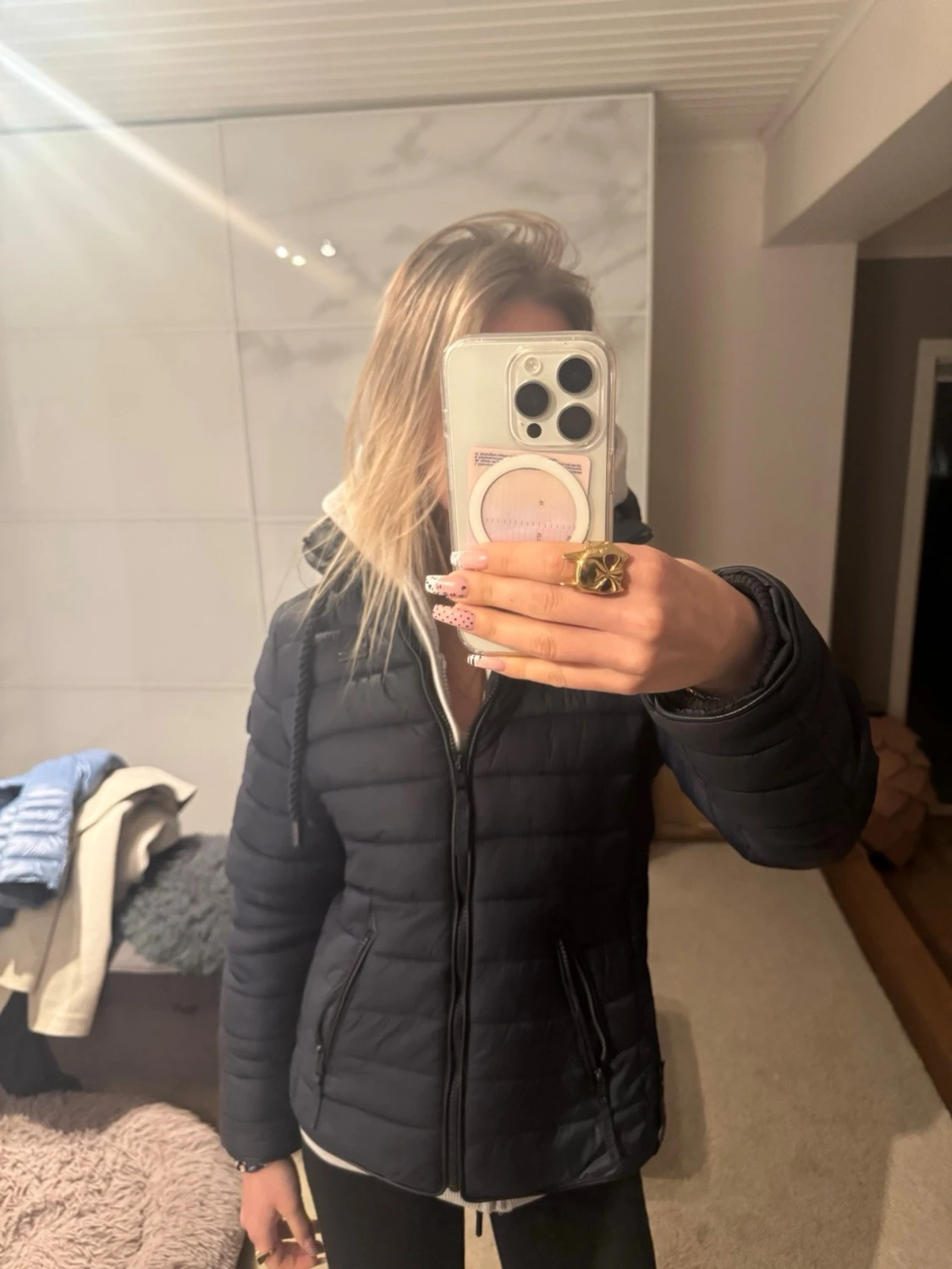 Mörkblå dunjacka