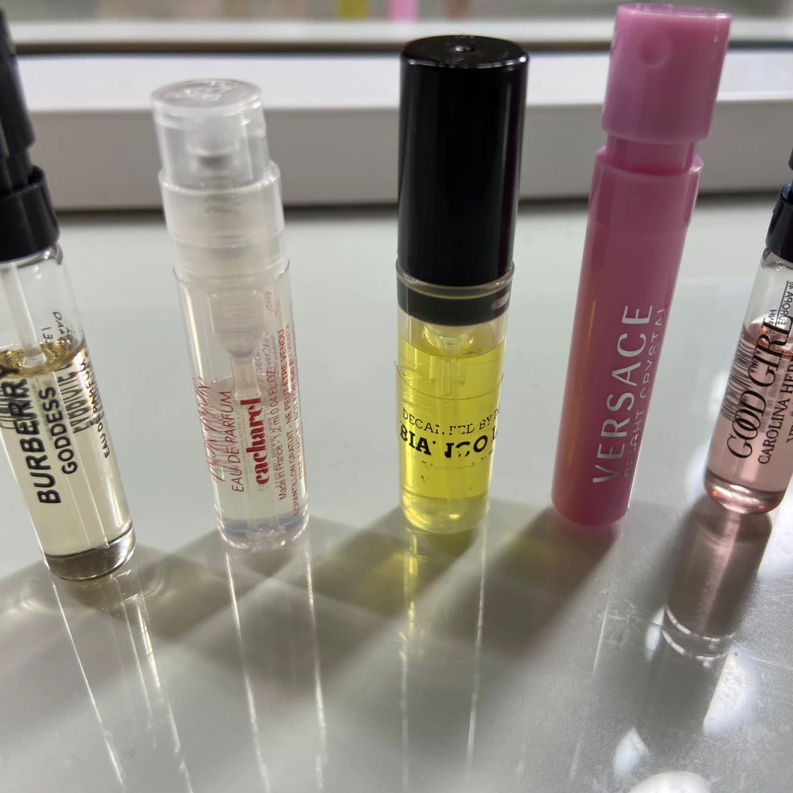 Fyra parfymprover splittar bianco latte versace  mm - 1