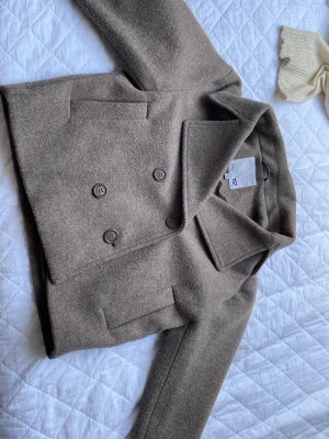 Ljus brun vår / höst jacka  - Perfekt vår och höst jacka som är väldigt fin