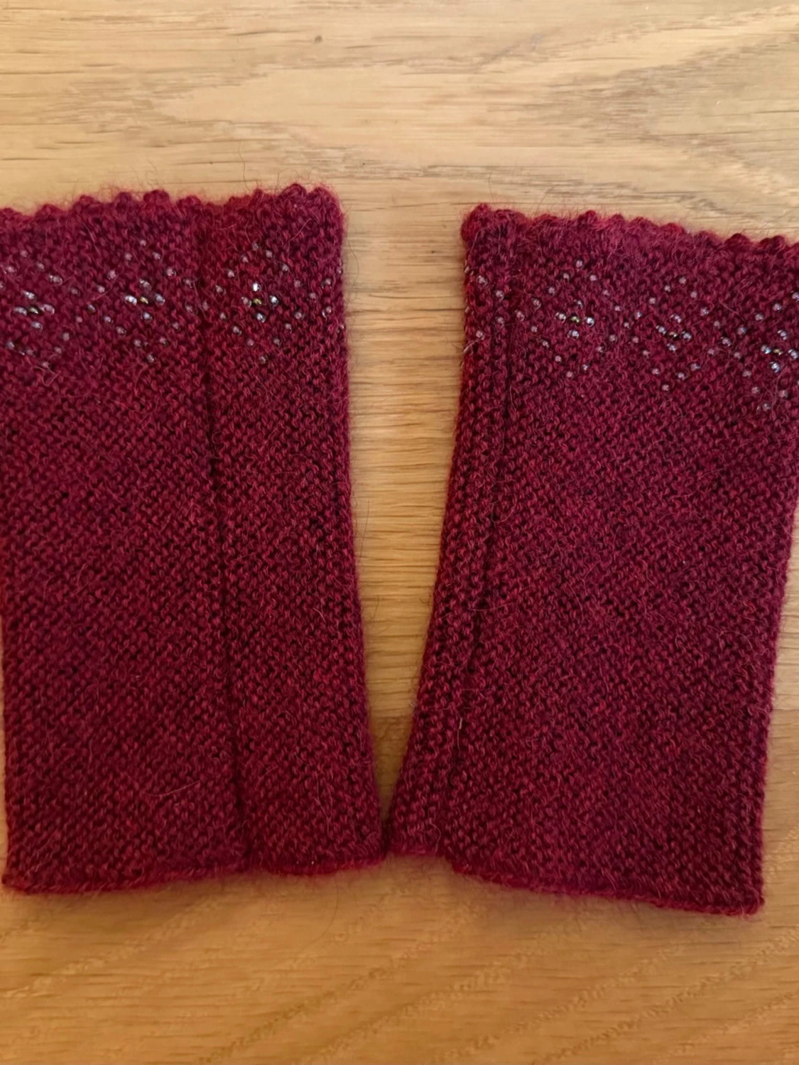 Handstickade ull handledsvärmare - 2