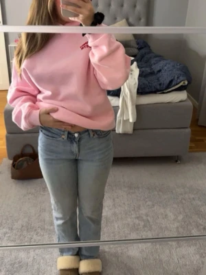 Jenas  - Säljer ett par superfina jeans som inte kommit till användning för det är för små. De har inge defekter🫶🏼storlek 26/30