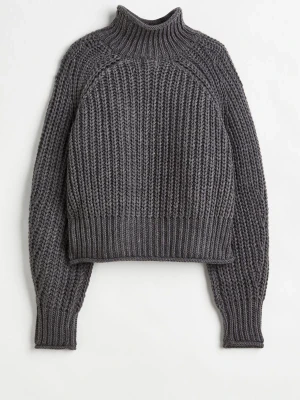 Grå stickad tröja - Grå stickad tröja från h&m i storlek S