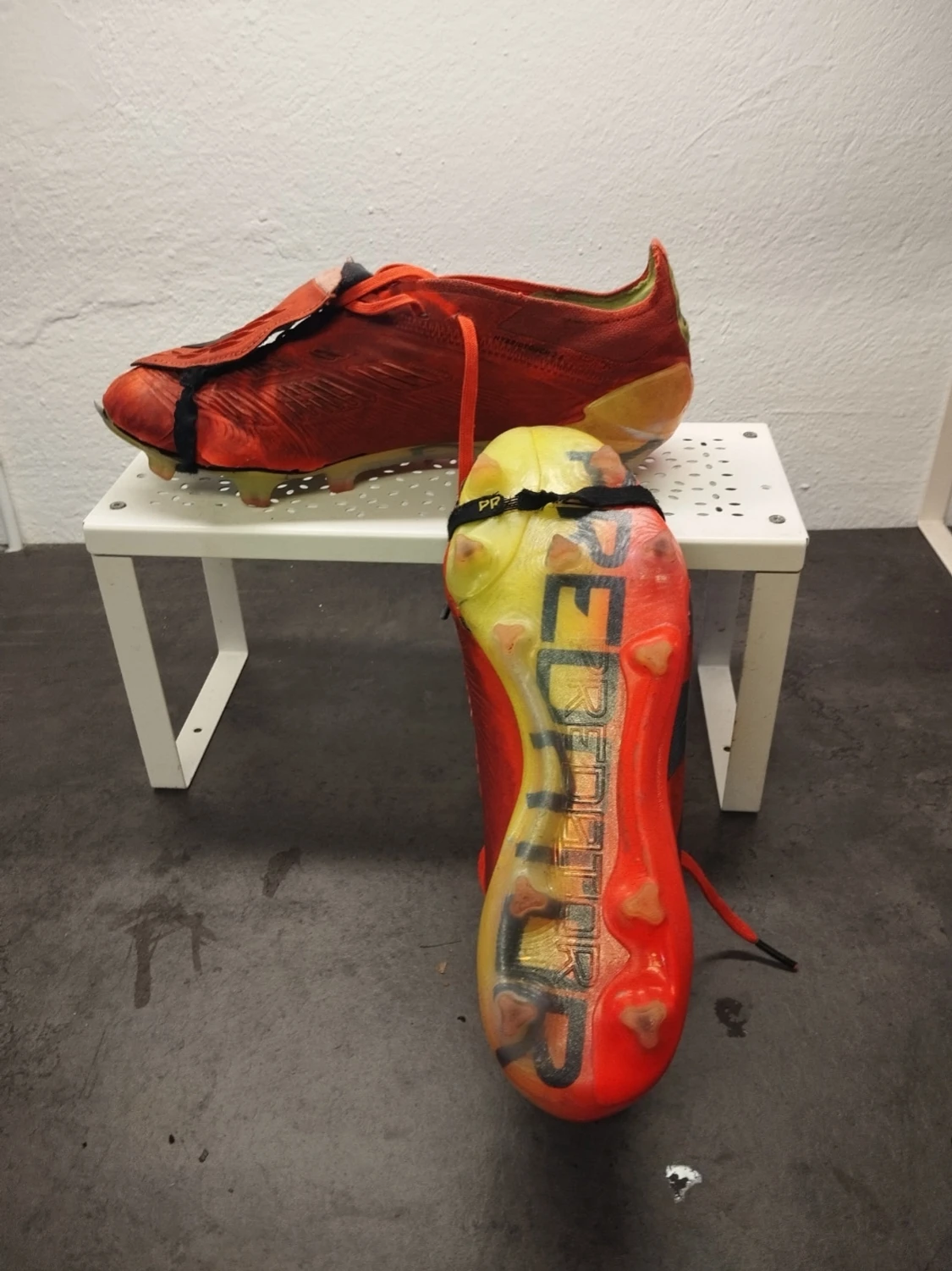 Adidas Predator röda fotbollsskor - 1