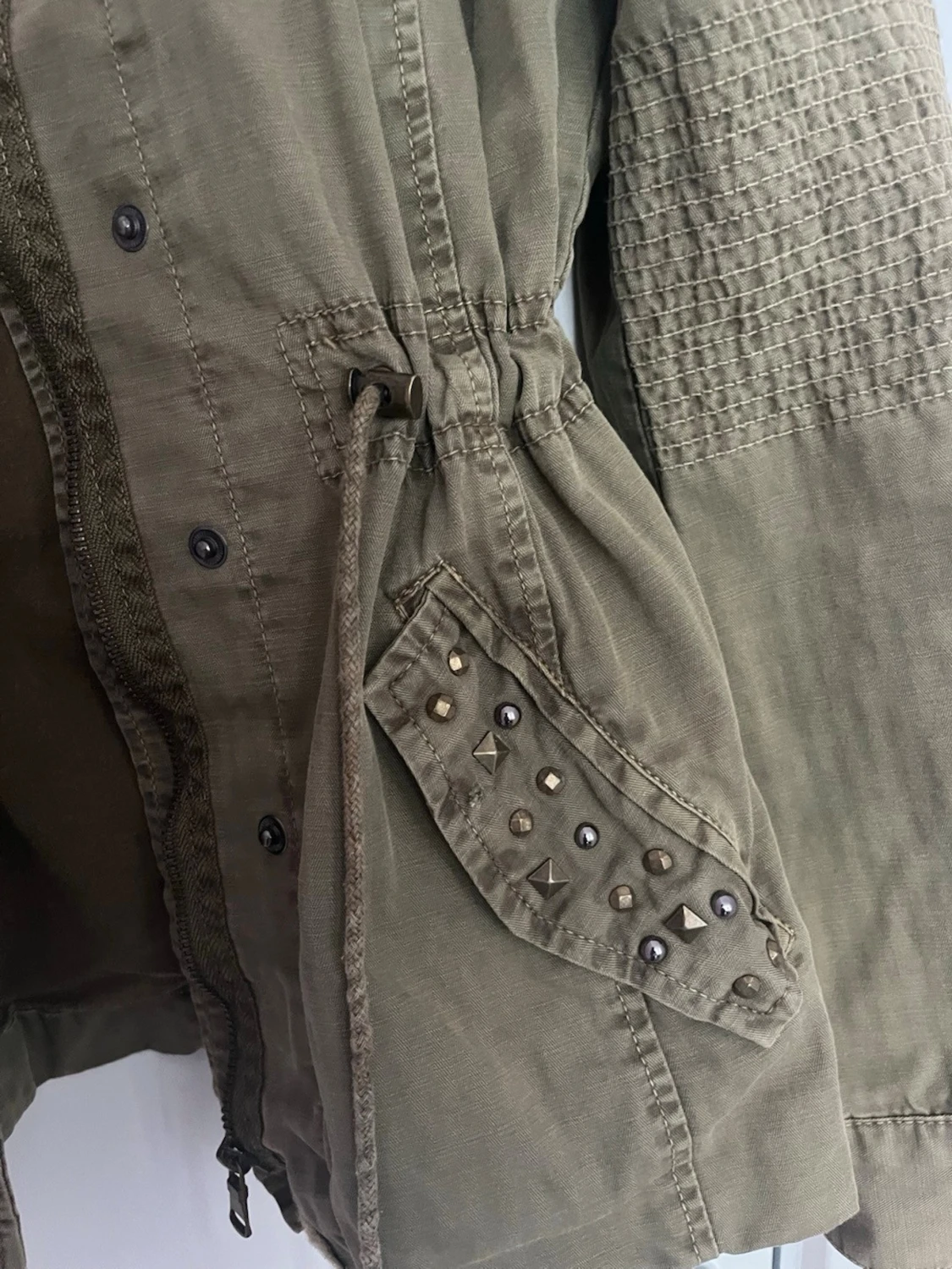 Grön utilityjacka med nitar  - 3
