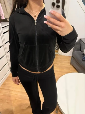 Svart tröja  - Svart tröja, inga skador!