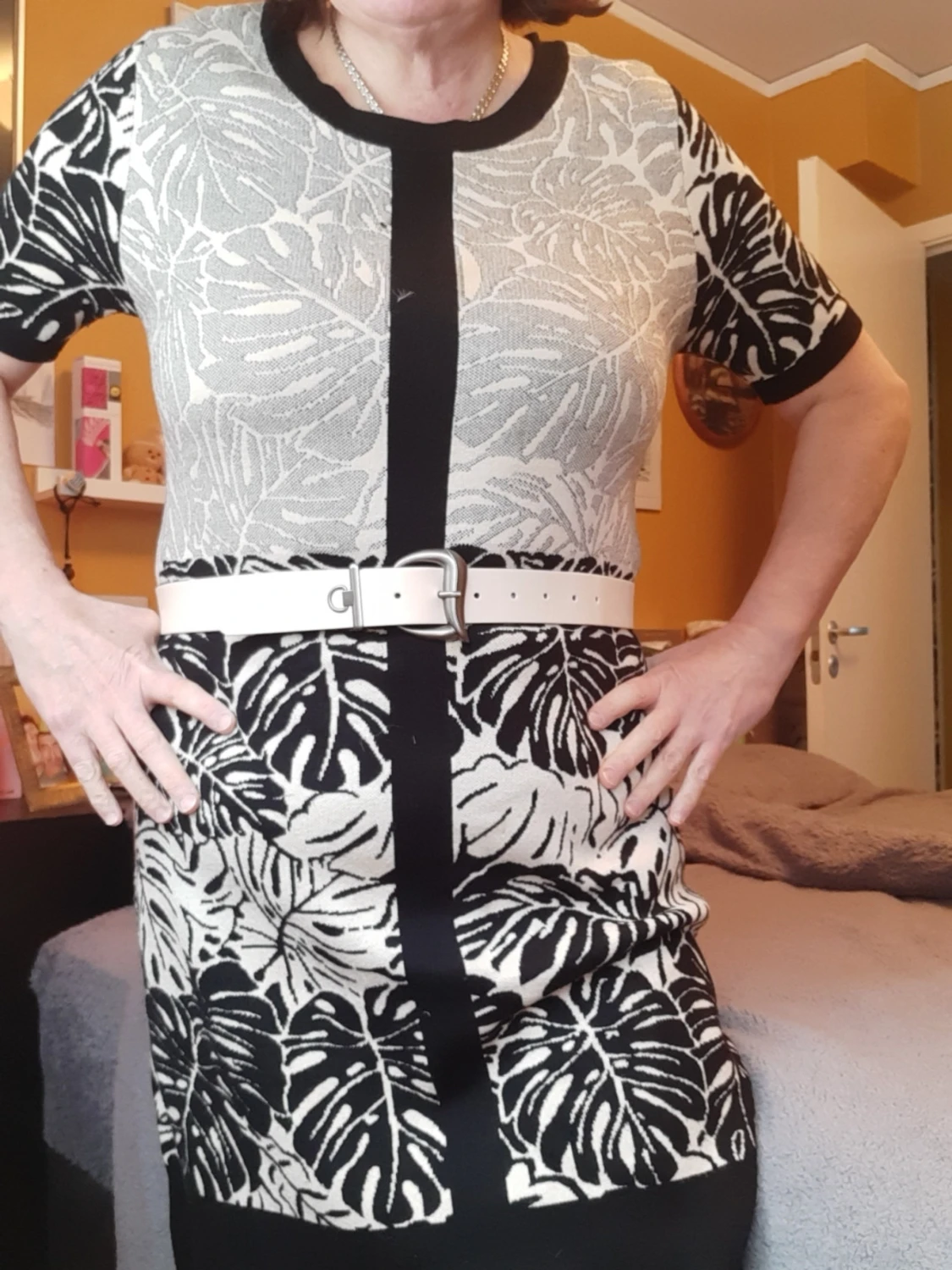 Svartvit mönstrad kortklänning - 1