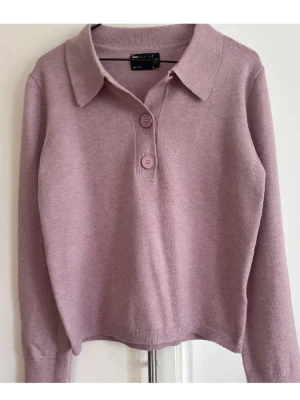 NY! Ljuslila stickad tröja  - Oanvänd! ljuslila stickad tröja från ASOS DESIGN, strl 36