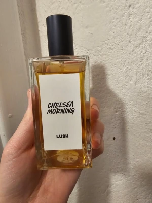 Lush Chelsea Morning parfym 100ml - Ni ser vad som kvar av 100ml, nästan helt full. Nypris 930kr 