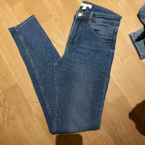 Jeans -  Använda ett fåtal gånger. 