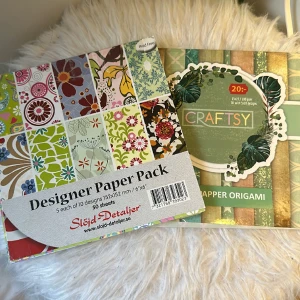 Vintage papper - Fina vintage papper perfekt till bullet journal men vissa i blocken är använda eller så saknas vissa papper men inte alla! ⭐️ därför kostar de tillsammans 10kr ☺️ jag säljer liknande typer av annonser på min profil och jag samfraktar 💕