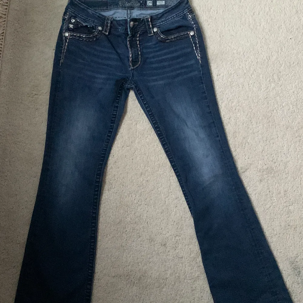 Jätte snygga lowwaist bootcut miss me jeans som jag köpte från plick men tyvärr passade dom inte🙏. Jeans & Byxor.