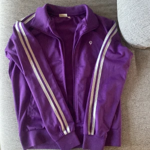 Lila tröja - Jättefin lila tröja💜 storlek 170 och passar mig som vanligtvis har storlek XS och S