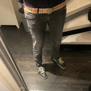 Replay jeans - Säljer ett par feta Replay jeans i storlek 31. Hör av er om ni har några ytterligare frågor!🤝🏻