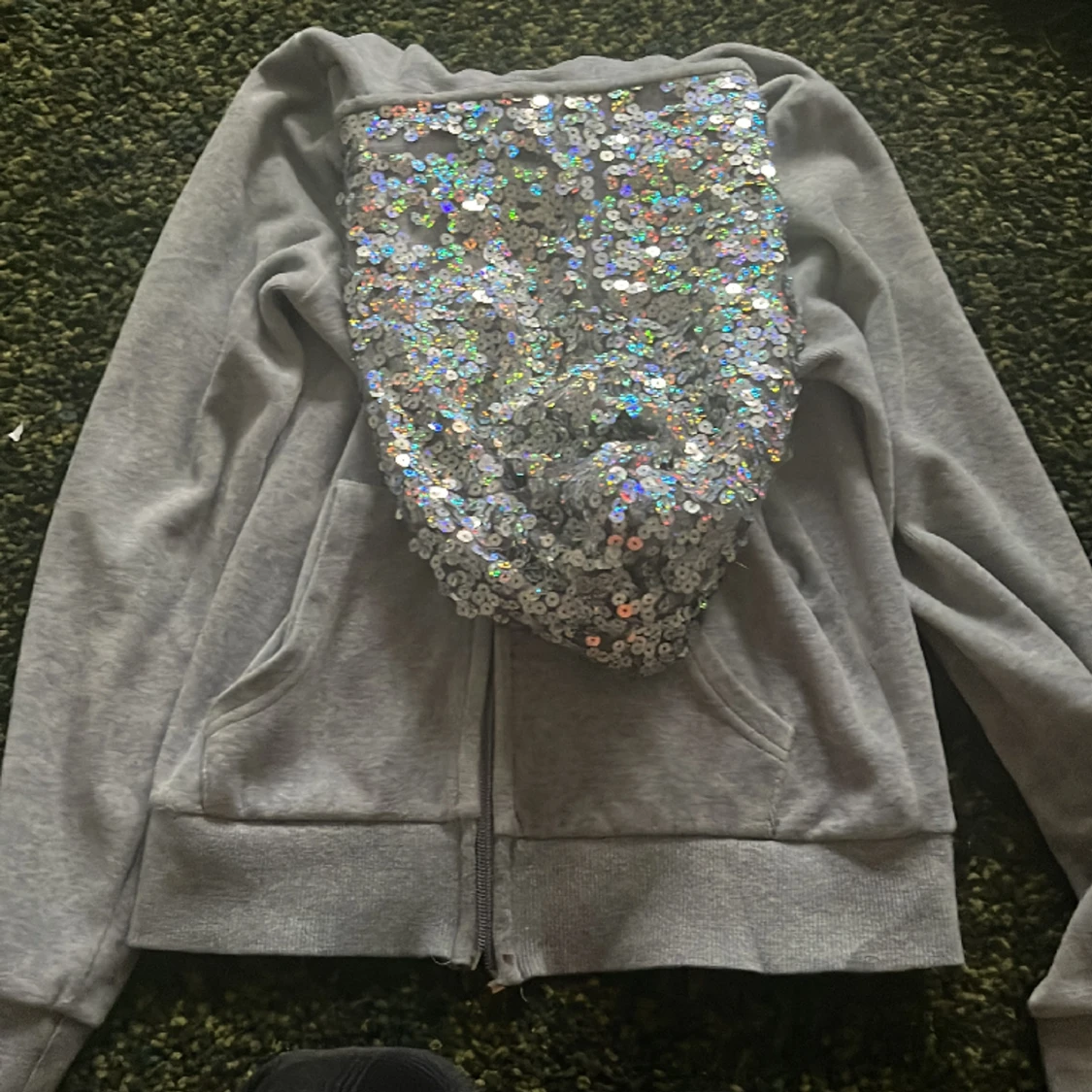 En kofta med paljetter på :)