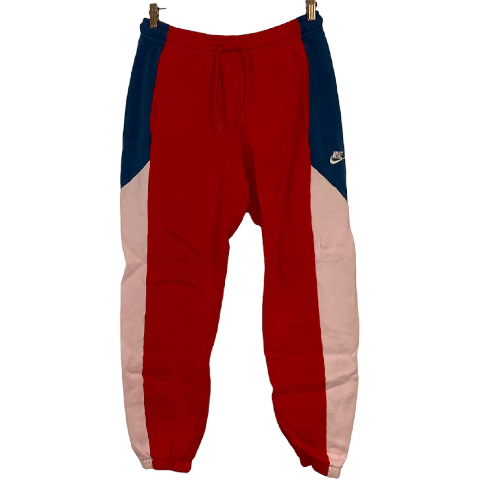 Nike Mjukis Tracksuit/dress i bra skick strl M Har inte använt på länge. Skriv om du har några frågor eller funderingar. Hoodies.