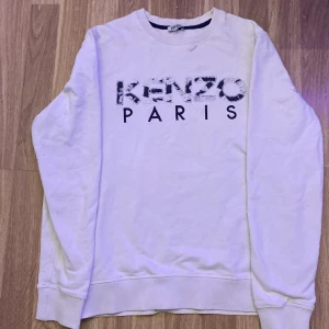 Kenzo Paris äkta🌟GULD FYND🌟 - Säljer min kenzo pris där av att jag inte andvänder märken. Säljer för 800 dom  kostar över 1000 så detta ör väldigt billigt. (Passar tjejer och killar) 