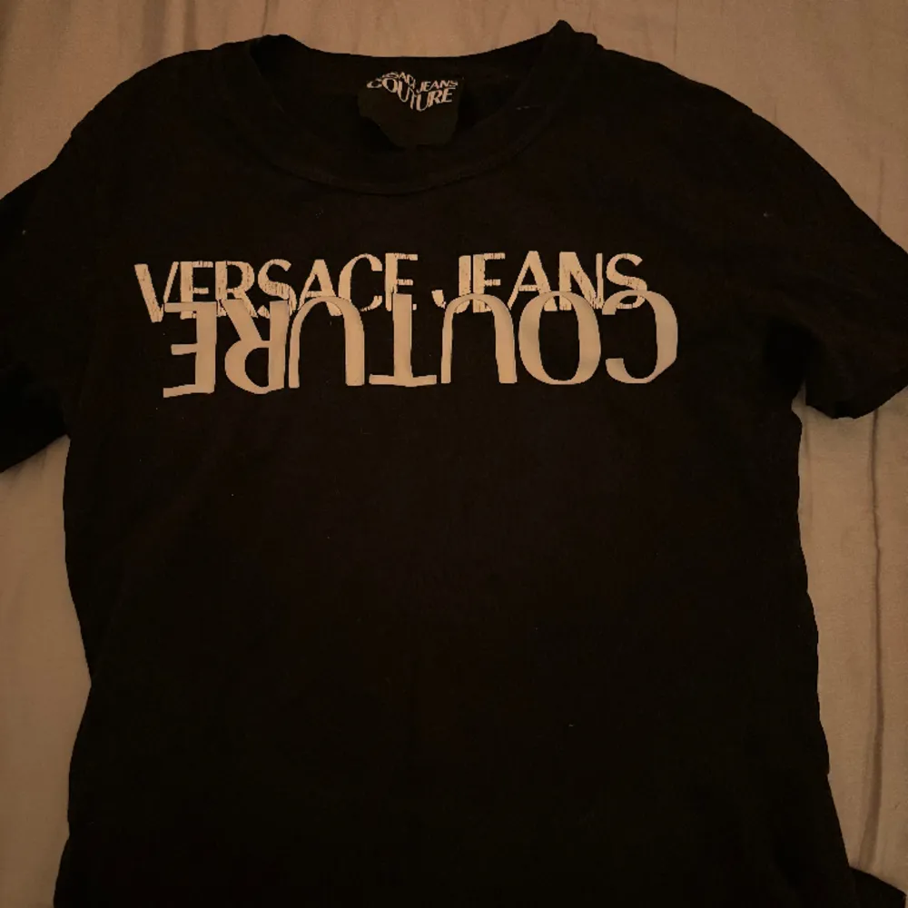 Äkta Versace t-shirt! . T-shirts.
