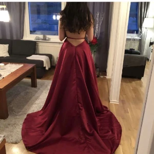 Balklänning  - Säljer min fina balklänning som jag har använt en gång 