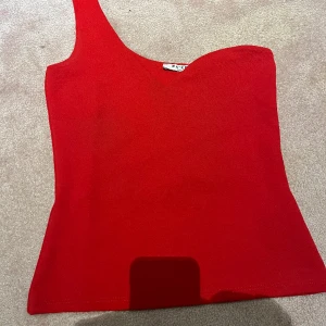 Topp - Röd topp från Nakd. 