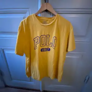 En fet polo t shirt vintage storlek X- Large