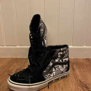 Vans skor - Fina vans skor har inte används särkilt mycket men finns ett märke se bild 3 Ge gärna eget prisförslag