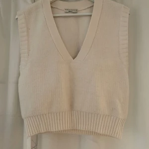 Stickad väst - Stickad väst från Gina tricot 🩷