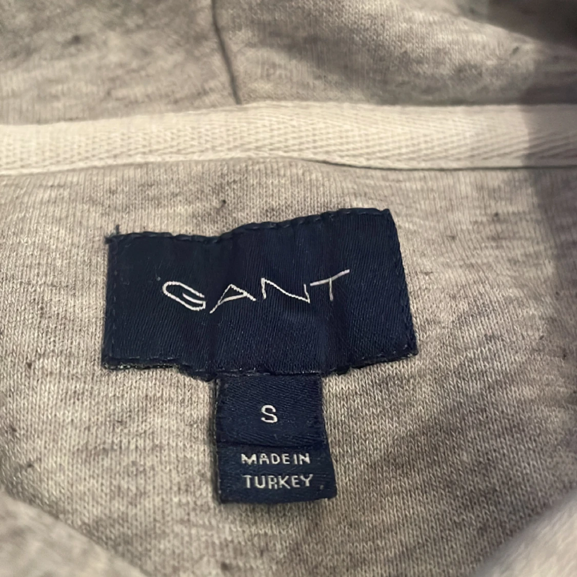 En grå gant hoodie  - 91