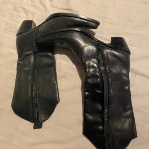 Cowboy boots - Fina boots/ klackar till vardag eller fest. Knappt använda. Storlek 37 😇