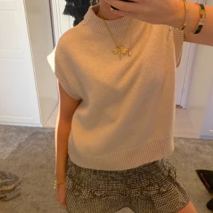 Stickad tröja  - Jätte snygg stickad T-shirt ish, super mysig och bra kvalitet 💕💕 liknar den från softgoat!