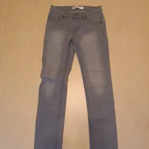Levis 510 jeans i nyskick endast använda ett par gånger