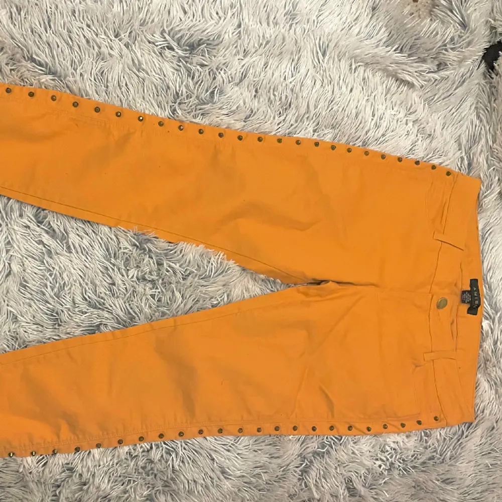 Cool yellow/orange pants with spikes. Jeans & Byxor.