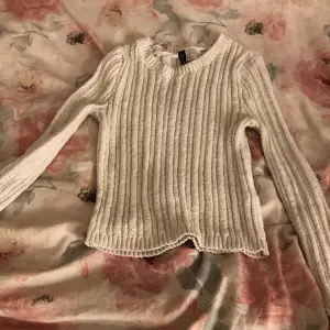 En väldigt stretchig långärmad tröja från HM😍ärvt den från min mamma men var lite för stor😅
