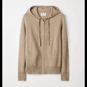 Soft goat tröja  - Super super fin och jättemjuk att ha på  sig💋🙏🏽 helt perfekt nu i vinter💘 obs, defekt på ena armen (skickar bild) 