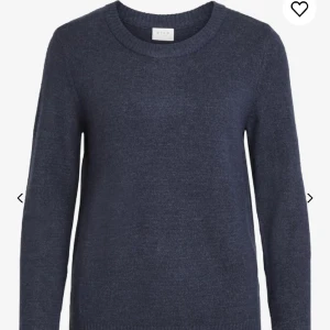 Fin stickad tröja  - Mörkblå stickad tröja från vila, helt oanvänd i storlek XS. 