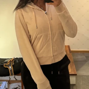 Juicy top - Beige Juicy Couture top frotté (handduks material) som tyvär inte kommit till användning. Pris går att diskutera