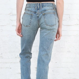 Brandy melville jeans - Säljer dessa jeans då de inte passar längre, använt ungefär 2 ggr 💚🩷🩵