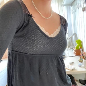 Odd molly topp - Så gullig odd molly topp med fina rosetter.💓Lånade bilder