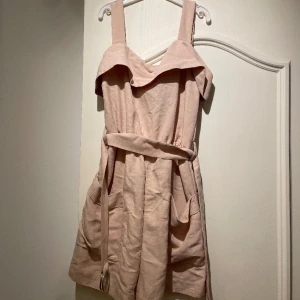 Dress - Säljer denna sommar dress för 60 kex storlek xs/s