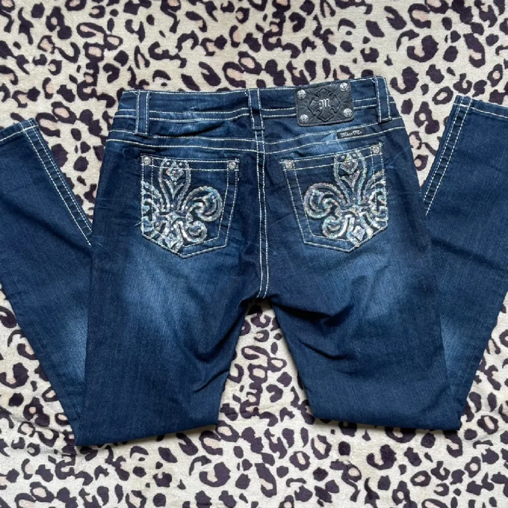 Jättefina jeans från Miss Me🩷🩷 Skriv om du vill ha fler bilder. Jeans & Byxor.