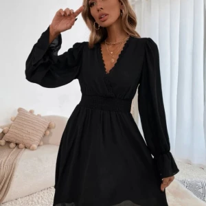 Klänning  - Snygg klänning med volanger🥰aldrig använd!   Nypris 239kr Mitt pris 150🥰