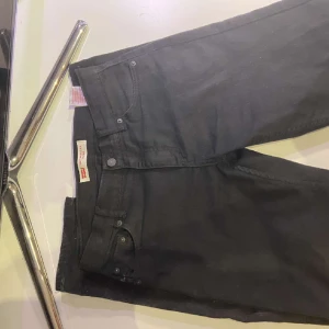 Levis 502 - Levis 502 regular taper Ska passa för dig som är 170-175cm lång