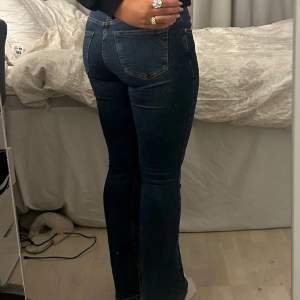 Säljer nu mina helt nya bootcut jeans från Gina Tricot då jag upplever de något korta på mig som är 175cm💕