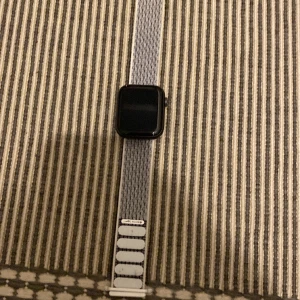 Apple klocka  - 1800 klockan är i gott skick långt ifrån använd och kostar orginal 3890 