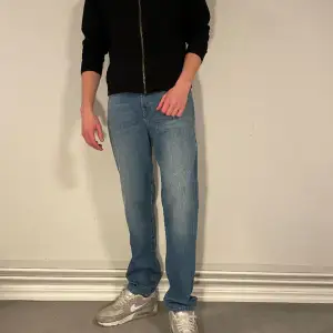 5. Hej! Säljer nu dessa helt nya diesel jeans. Modellen är 184cm Nypris 1499