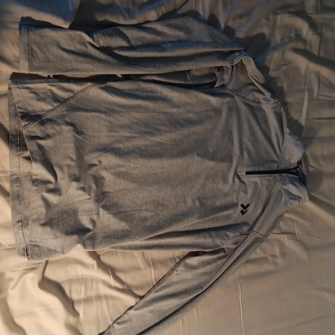 Grå, långärmad träningströja