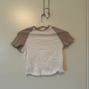 Hm crop top - Bra skick, knappt använd, säljs för att den är för tight på mig