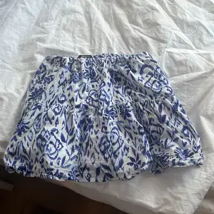 Säljer denna Gina tricot kjol efter som den aldrig kommit till användning🩷 kjolen är i nyskick🩷kontakta för fler bilder och frågor