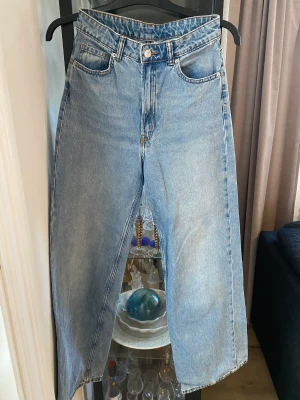 Jeans - Visa jeans från H&M, strl 36 I bra skick.