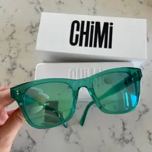 Chimi solglasögon i färgen Aqua, säljs inte längre! Unika och perfekta till sommaren✨Knappt använda, i super bra skick!