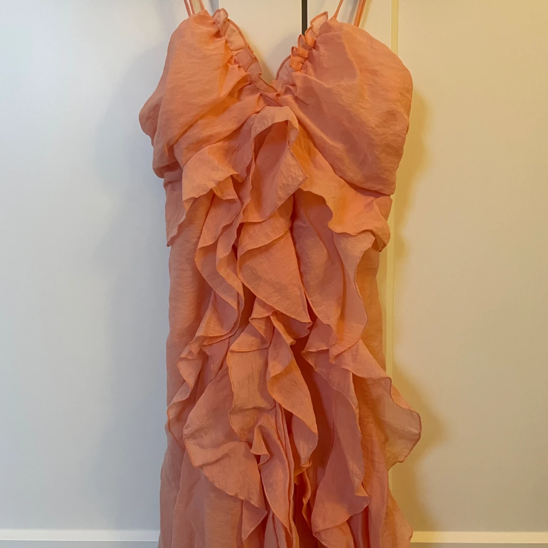 Volangklänning korall